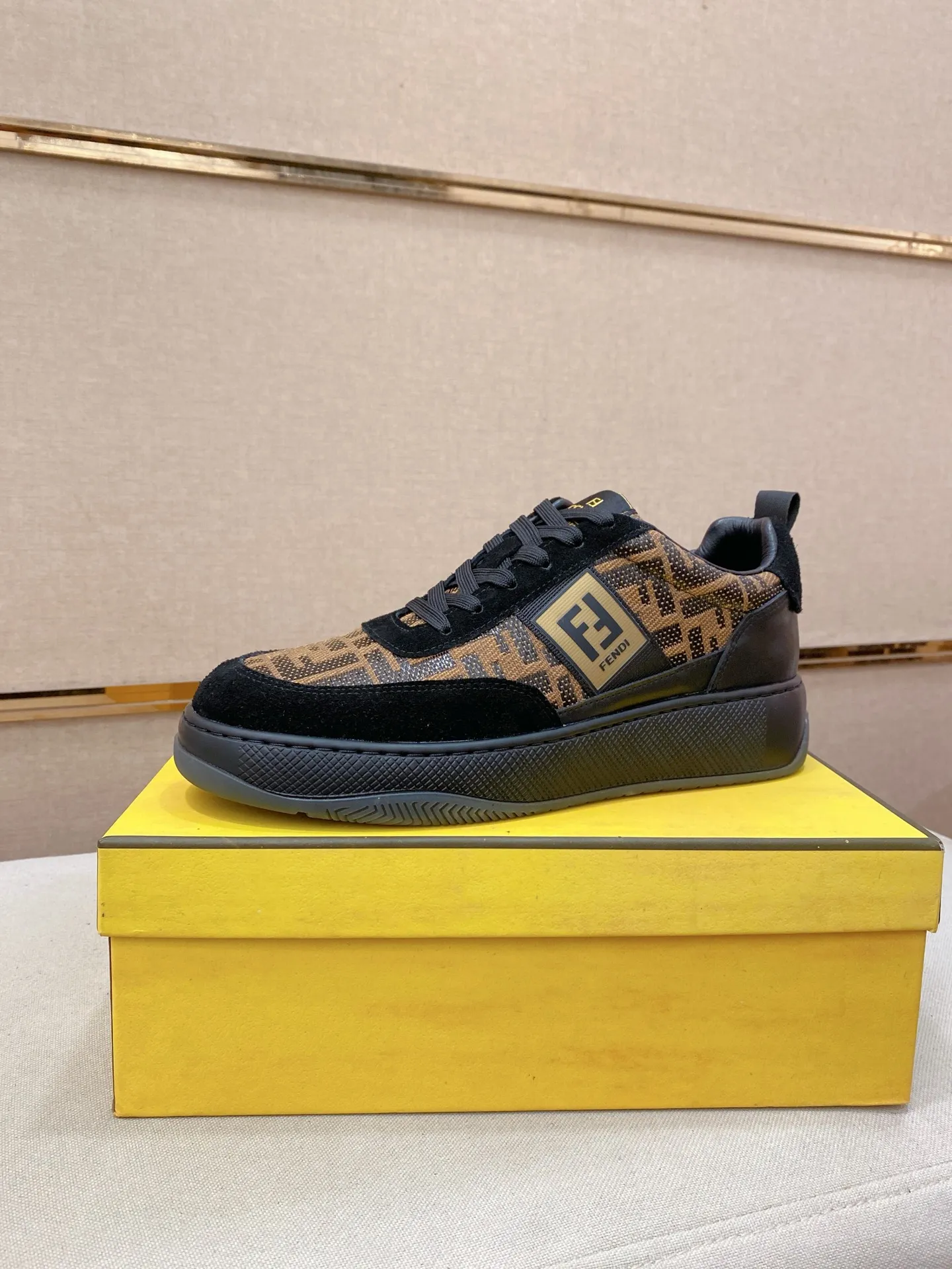 Men's shoes 💰 440💰 (fendi) New style 👊🏻 upper 🇮🇹 imported cowhide fabric 🇩🇪 lining imported sheepskin lining. The original outsole is molded to highlight the identity of every man, and the upper foot is elegant and stable🚶🏻🚶🏻The high-end custom counters reproduce the original version📯No matter the wind or rain, the shoe last remains unchanged and can withstand the verification of time🔍️,🔵 Size: 38-44